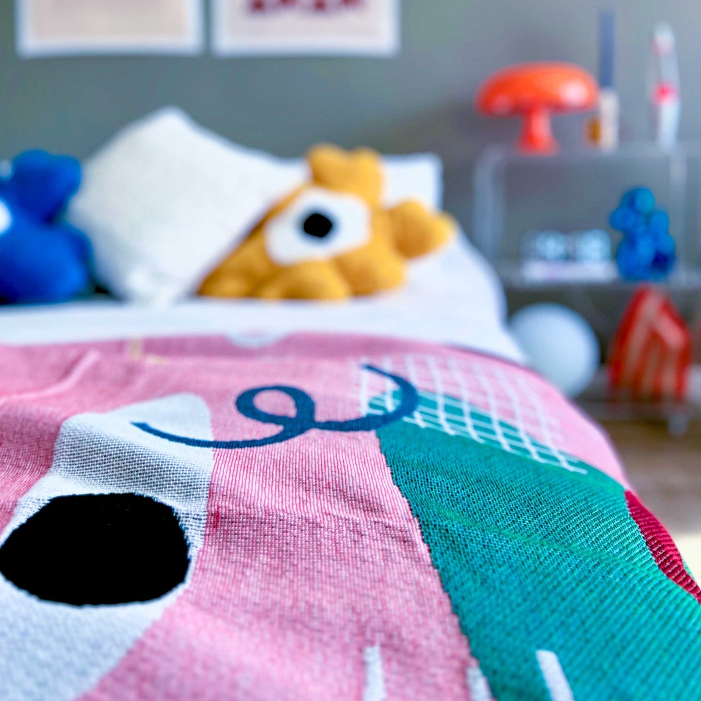 FUNKY THROW