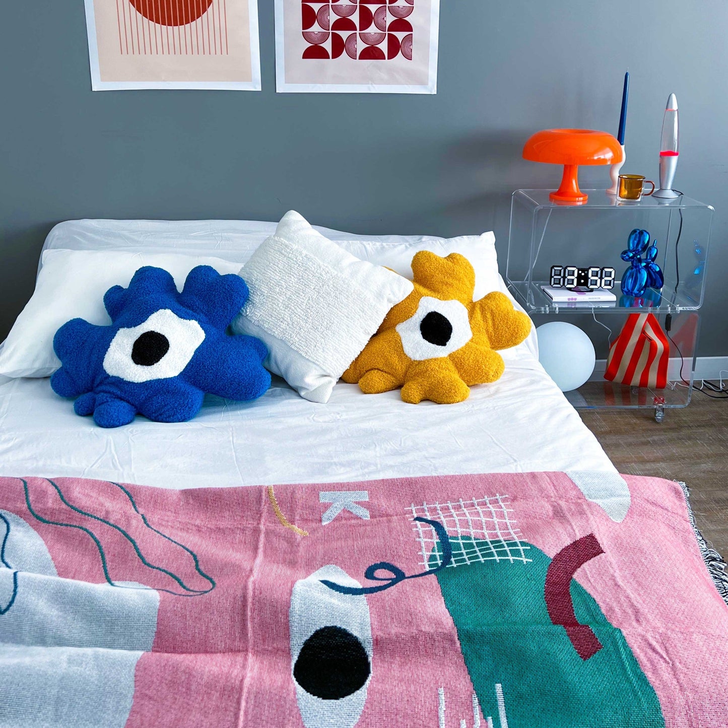FUNKY THROW